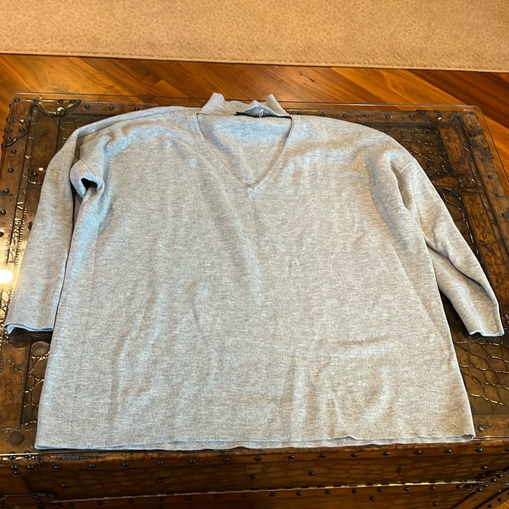 Alice + Olivia  classics keyhole Mock turtle neck